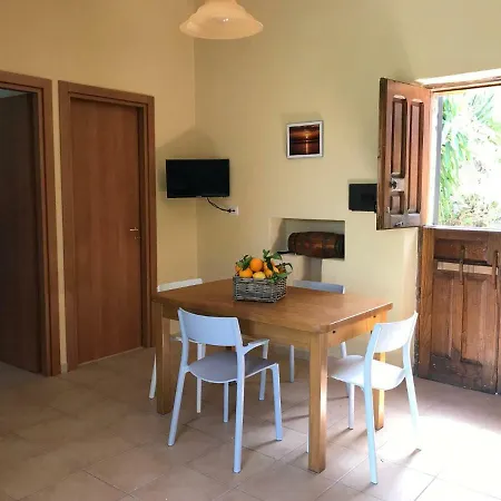 בית נופש Arancetodamare_artemide טרביסאצ'ה